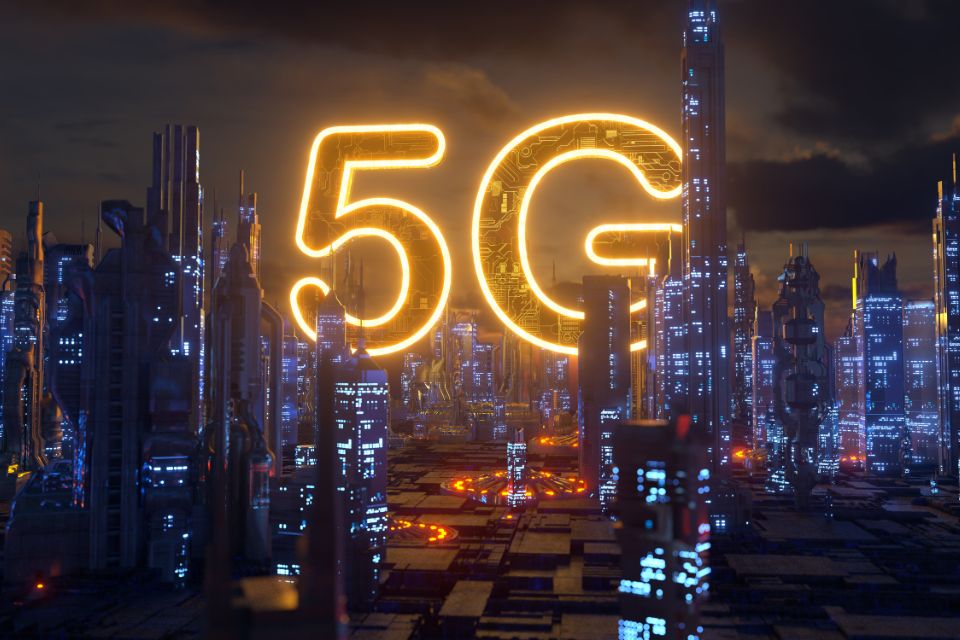 Ultra-Fast and Beyond: The 5G Internet Experience